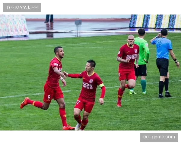 雷吉纳锋线火力全开，战绩飙升引关注