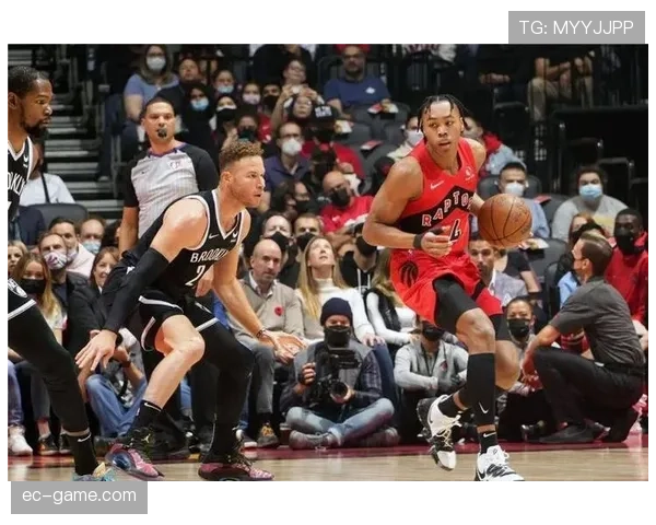 巴恩斯通过无球跑动对比队友，提升球队三分空间拉开效果